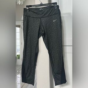 Nike Charcoal and Black Patterned Mid-Calf Leggings Size M